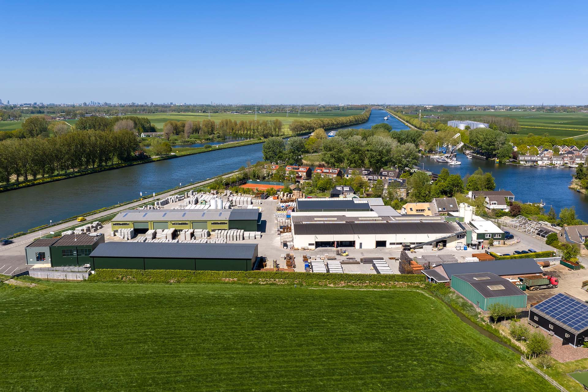 Betonfabriek nigtevecht dronefoto bedrijf