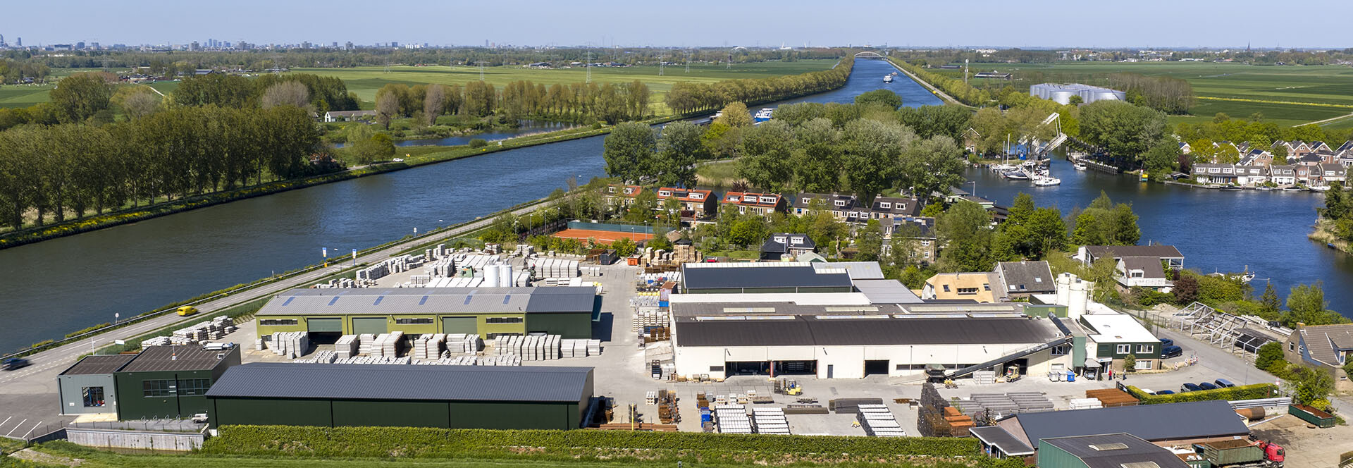 Betonfabriek nigtevecht dronefoto